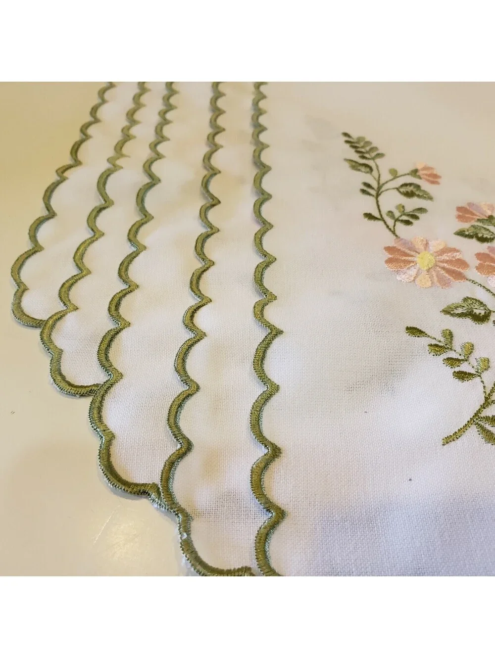 Embroidered Placemats Qty 5 Guy Peixoto Portugal Pink Daisies Scalloped Edge